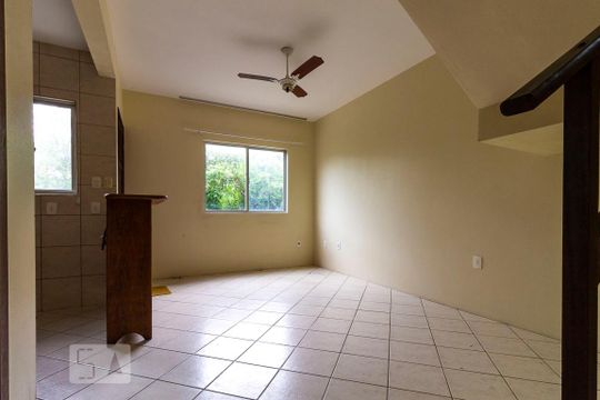 Sala de casa para alugar com 1 quarto, 80m² em Ingleses do Rio Vermelho, Florianópolis