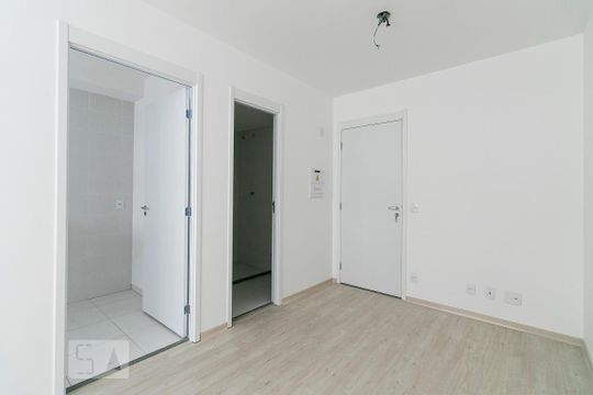 Sala / Dormitório de kitnet/studio à venda com 1 quarto, 38m² em Brás, São Paulo