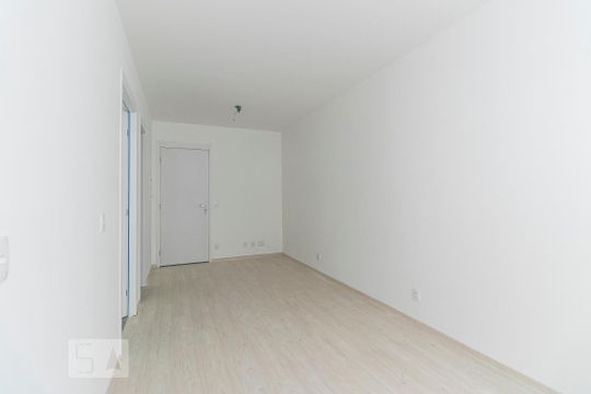 Sala / Dormitório de kitnet/studio à venda com 1 quarto, 38m² em Brás, São Paulo