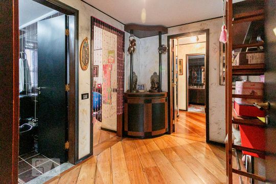 Corredor de apartamento à venda com 2 quartos, 130m² em Pinheiros, São Paulo