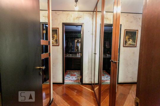 Closet de apartamento à venda com 2 quartos, 130m² em Pinheiros, São Paulo