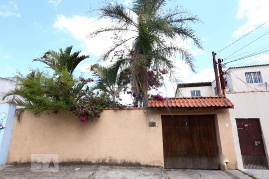 Fachada de casa à venda com 3 quartos, 220m² em Parque Guarani, São Paulo
