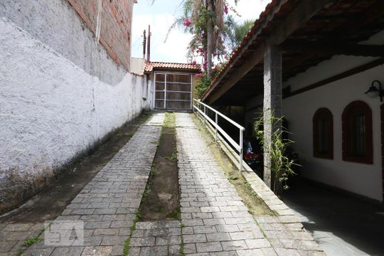 Garagem de casa à venda com 3 quartos, 220m² em Parque Guarani, São Paulo