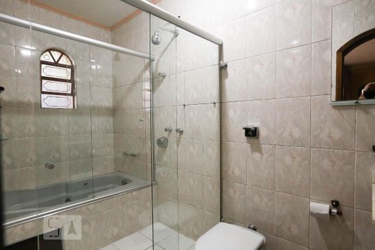 Banheiro suíte 1 de casa à venda com 3 quartos, 220m² em Parque Guarani, São Paulo