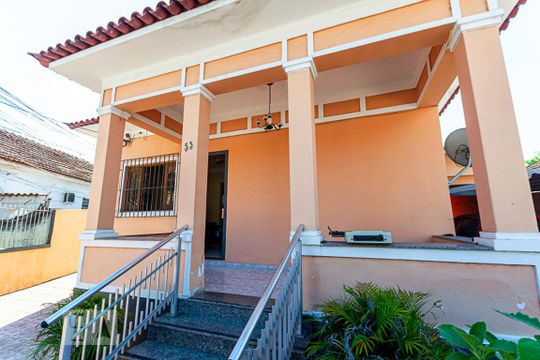 Entrada de casa para alugar com 3 quartos, 300m² em Fonseca, Niterói