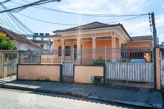 Fachada de casa para alugar com 3 quartos, 300m² em Fonseca, Niterói