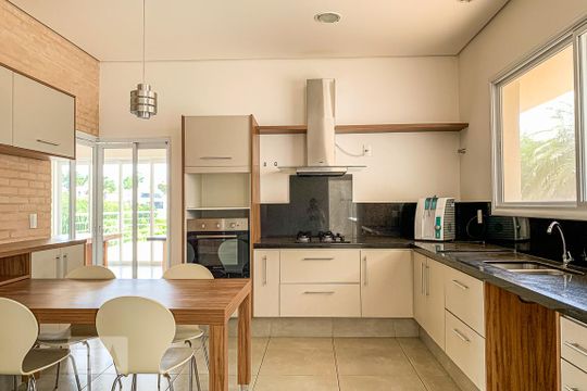 Cozinha de casa para alugar com 4 quartos, 320m² em Loteamento Caminhos de San Conrado (sousas), Campinas