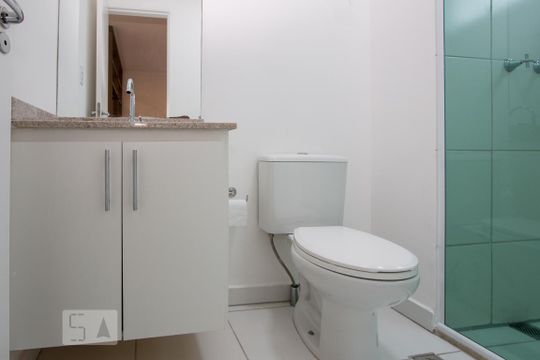 Banheiro de apartamento para alugar com 1 quarto, 38m² em Campo Belo, São Paulo