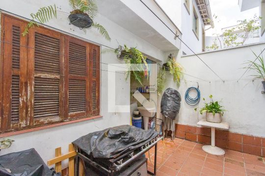 Quintal de casa para alugar com 3 quartos, 250m² em Santo Amaro, São Paulo