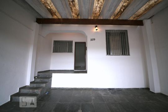 Garagem de casa à venda com 2 quartos, 133m² em Vila Congonhas, São Paulo