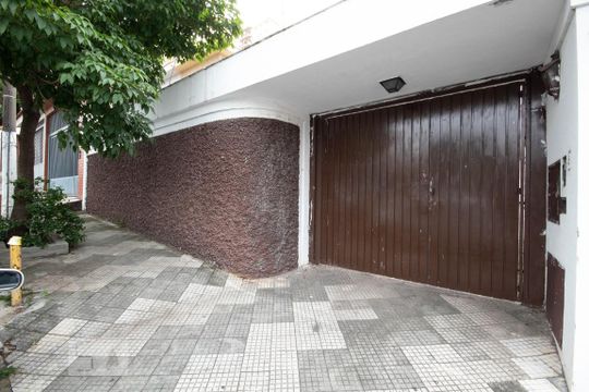 Fachada de casa à venda com 3 quartos, 300m² em Vila Yara, Osasco