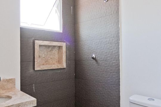 Banheiro de kitnet/studio para alugar com 1 quarto, 28m² em Parada Inglesa, São Paulo