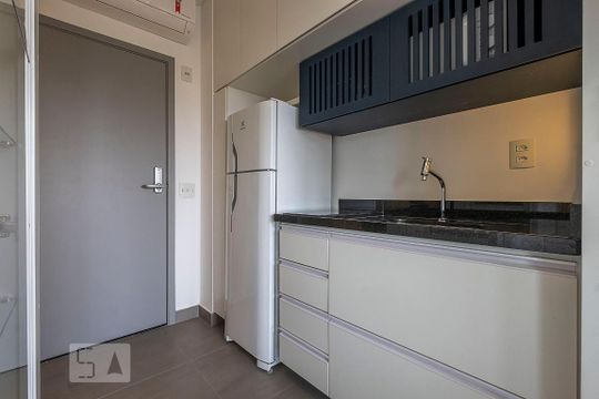 Cozinha de apartamento para alugar com 1 quarto, 40m² em Pinheiros, São Paulo