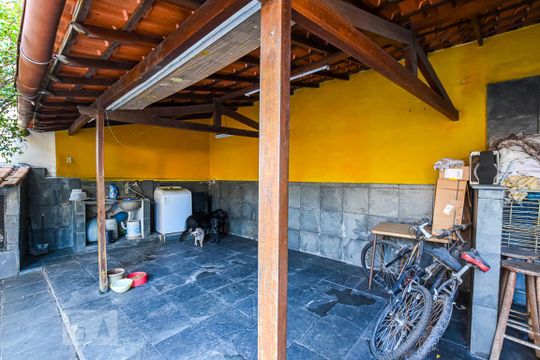 Quintal de casa à venda com 6 quartos, 280m² em Fonseca, Niterói