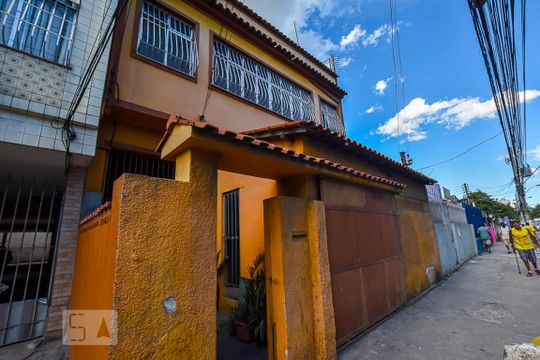 Fachada de casa à venda com 6 quartos, 280m² em Fonseca, Niterói
