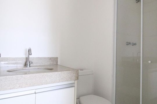Banheiro social de apartamento para alugar com 2 quartos, 86m² em Várzea da Barra Funda, São Paulo