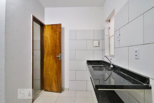 Cozinha de kitnet/studio para alugar com 1 quarto, 20m² em Santa Efigênia, Belo Horizonte