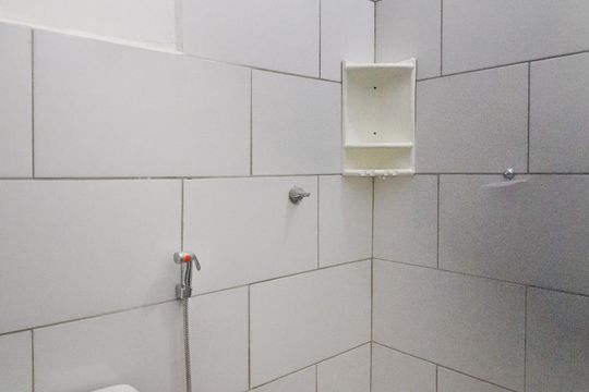 Banheiro de kitnet/studio para alugar com 1 quarto, 20m² em Santa Efigênia, Belo Horizonte