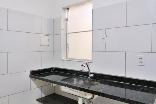 Cozinha de kitnet/studio para alugar com 1 quarto, 20m² em Santa Efigênia, Belo Horizonte