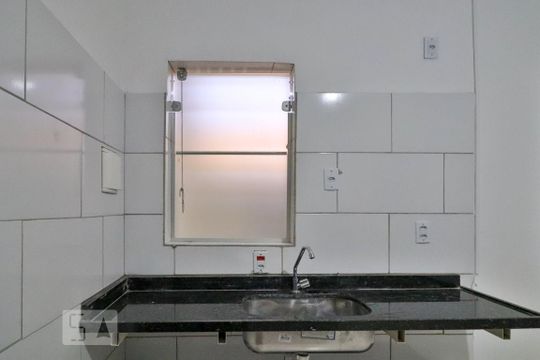 Cozinha de kitnet/studio para alugar com 1 quarto, 20m² em Santa Efigênia, Belo Horizonte
