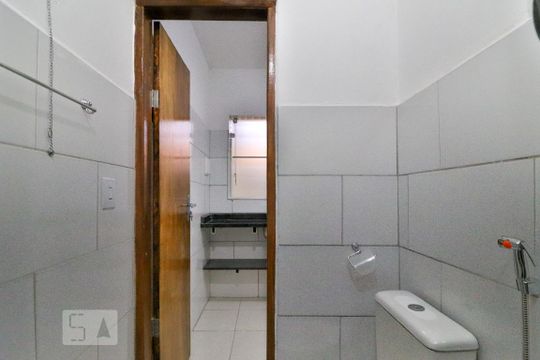 Banheiro de kitnet/studio para alugar com 1 quarto, 20m² em Santa Efigênia, Belo Horizonte
