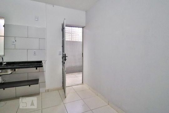 Sala/Quarto de kitnet/studio para alugar com 1 quarto, 20m² em Santa Efigênia, Belo Horizonte
