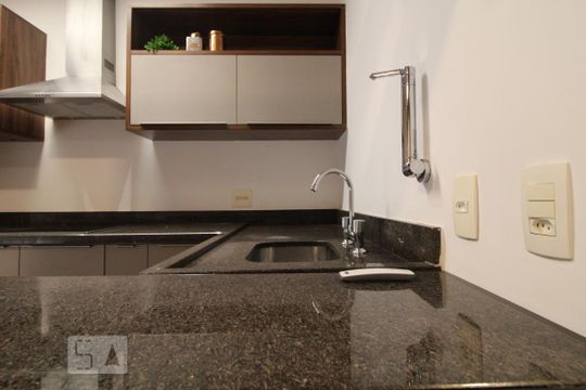 Pia da cozinha de kitnet/studio para alugar com 1 quarto, 60m² em Cidade Monções, São Paulo