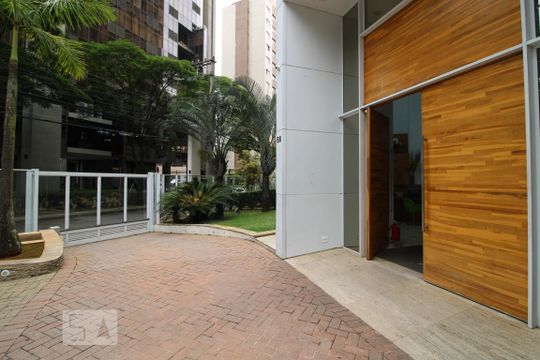 Fachada de kitnet/studio para alugar com 1 quarto, 60m² em Cidade Monções, São Paulo
