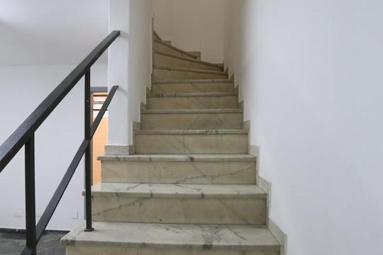 Escada 2 de casa para alugar com 4 quartos, 170m² em Itaim Bibi, São Paulo