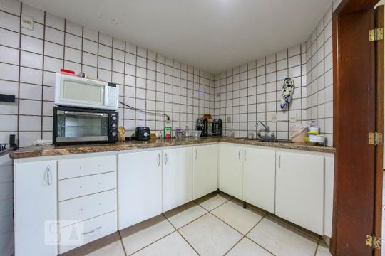 Cozinha de casa de condomínio à venda com 4 quartos, 520m² em Vila D’el Rey, Nova Lima