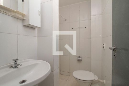 Banheiro de kitnet/studio para alugar com 0 quarto, 30m² em Campos Elíseos, São Paulo