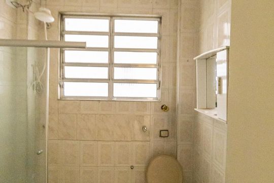 Banheiro de kitnet/studio à venda com 2 quartos, 42m² em Brás, São Paulo