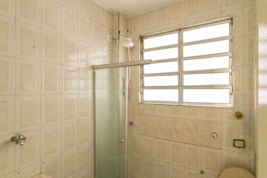 Banheiro de kitnet/studio à venda com 2 quartos, 42m² em Brás, São Paulo