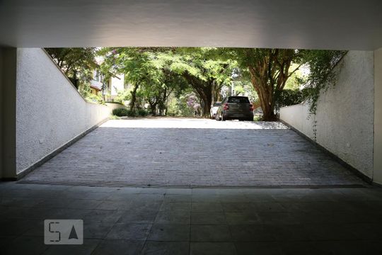 Garagem de casa de condomínio para alugar com 4 quartos, 670m² em Super Quadra Morumbi, São Paulo