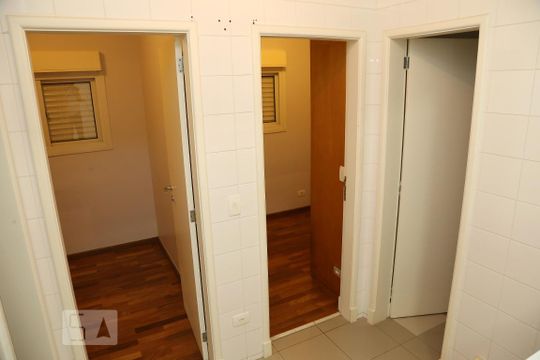 Quarto de Serviço de casa de condomínio para alugar com 4 quartos, 670m² em Super Quadra Morumbi, São Paulo