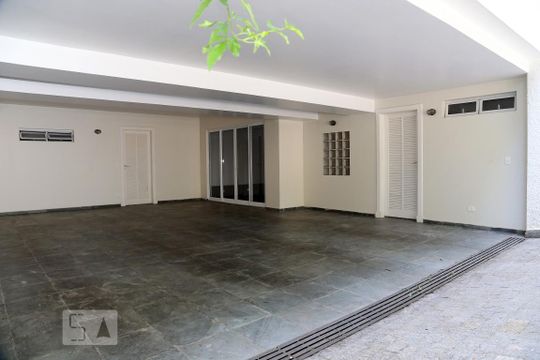 Garagem de casa de condomínio para alugar com 4 quartos, 670m² em Super Quadra Morumbi, São Paulo