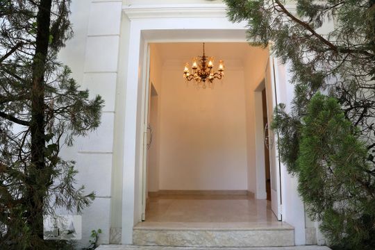 Entrada de casa de condomínio para alugar com 4 quartos, 670m² em Super Quadra Morumbi, São Paulo