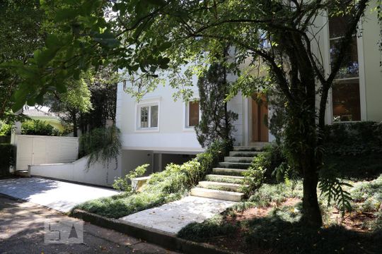 Fachada de casa de condomínio para alugar com 4 quartos, 670m² em Super Quadra Morumbi, São Paulo