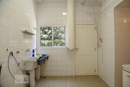 Área de Serviço de casa de condomínio para alugar com 4 quartos, 670m² em Super Quadra Morumbi, São Paulo