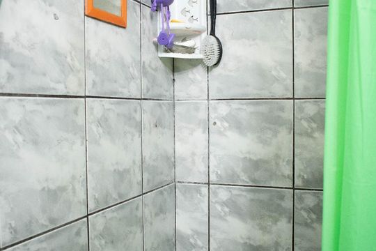 Banheiro de apartamento para alugar com 3 quartos, 60m² em Vila Nova, Porto Alegre