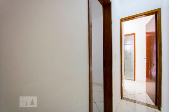 Corredor de apartamento para alugar com 2 quartos, 62m² em Vila Alzira, Santo André