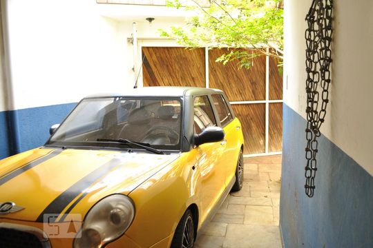 Quintal de casa à venda com 3 quartos, 300m² em Bosque da Saúde, São Paulo