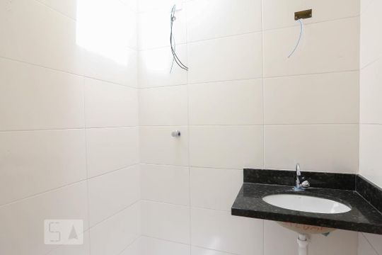 Banheiro de apartamento para alugar com 2 quartos, 46m² em Itaquera, São Paulo