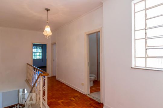 Corredor de casa para alugar com 4 quartos, 180m² em Vila Monumento, São Paulo