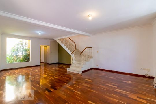 Casa para alugar com 4 quartos, 180m² em Vila Monumento, São Paulo