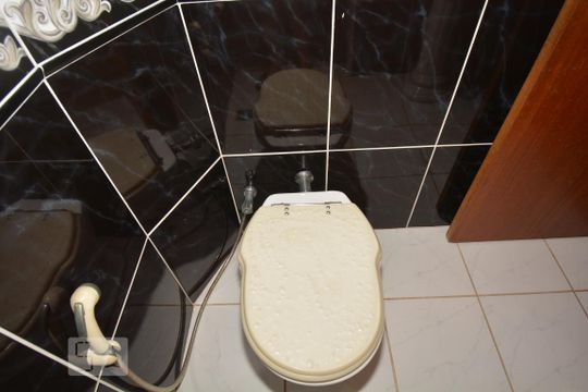Lavabo de casa para alugar com 3 quartos, 196m² em Vila Valqueire, Rio de Janeiro