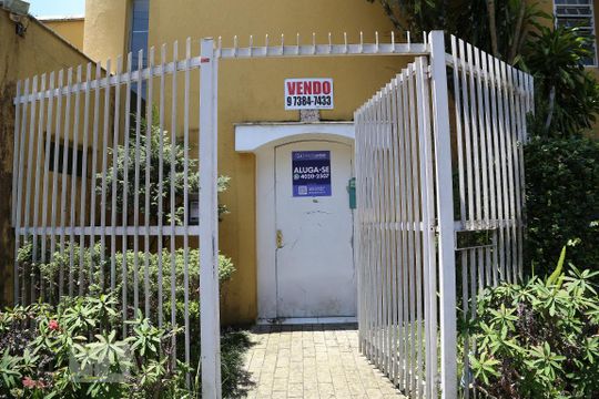 Fachada  de casa à venda com 4 quartos, 980m² em Vila Tramontano, São Paulo