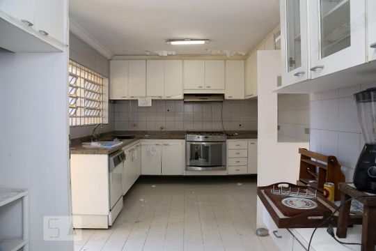 Cozinha  de casa à venda com 4 quartos, 980m² em Vila Tramontano, São Paulo