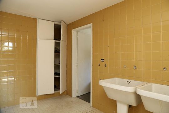 Área de Serviço de casa à venda com 4 quartos, 980m² em Vila Tramontano, São Paulo