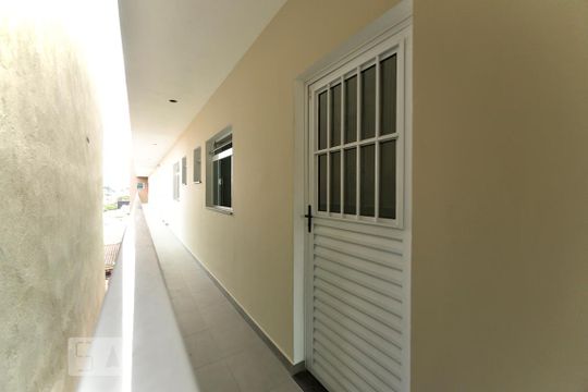Área comum - corredor externo de kitnet/studio para alugar com 1 quarto, 15m² em Vila Canero, São Paulo